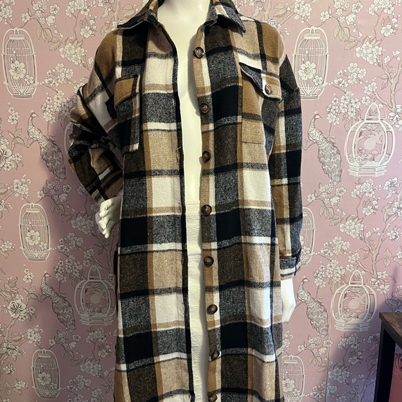 Shirt jacket in camel, cream and black plaid - Picture 5 of 6